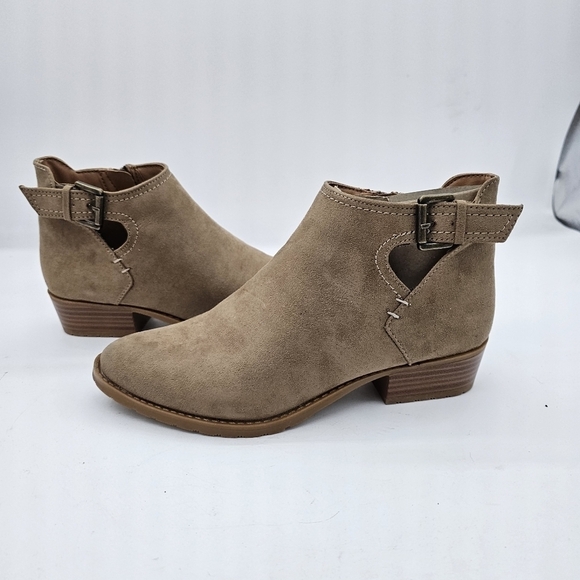 NIB Style & Co. Mabel Womens Taupe Almond Toe Faux Suede Ankle Boots Size 6.5 - Picture 5 of 13